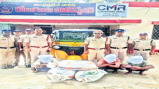 60 కిలోల గంజాయి స్వాధీనం