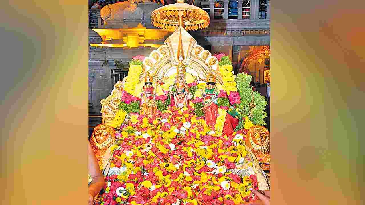 Yadagirigutta: యాదగిరిగుట్టలో శాస్త్రోక్తంగా తొలి ఏకాదశి పూజలు 