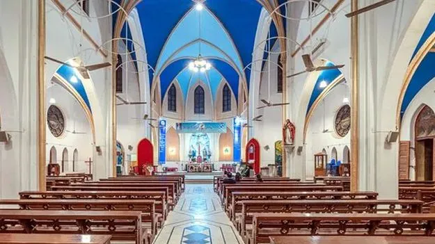 ఖతర్‌ పోలీసుల అదుపులో తెలుగు పాస్టర్లు..