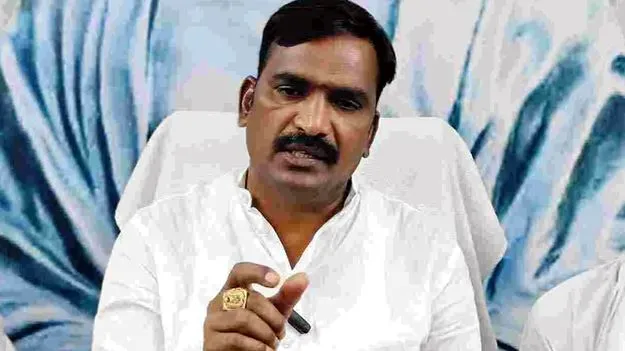 Beerla ilaiaha: తెలంగాణ వీరుల పేరిట అవార్డులు అభినందనీయం