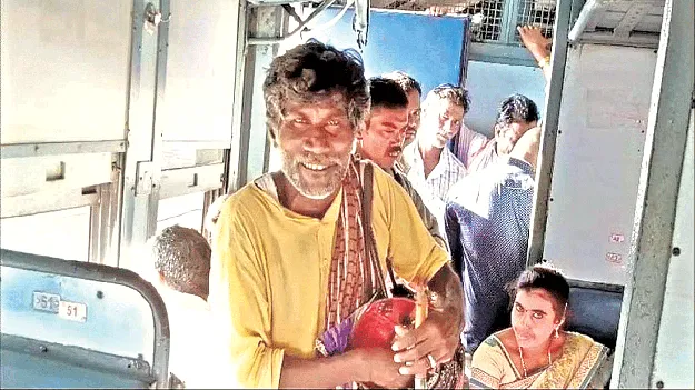 His singing is popular ఆయన గానం.. జనరంజకం