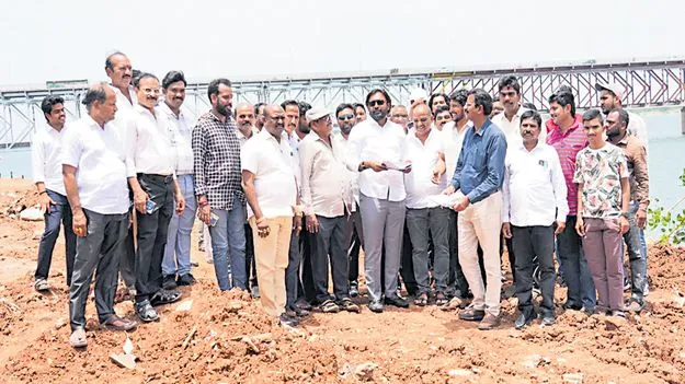 రివర్‌ ఫ్రంట్‌ పనులు ఆరు నెలల్లో పూర్తి