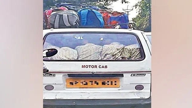 School Vehicles: ఇలా కుక్కి తీసుకెళితే ఎలా?