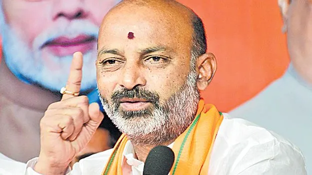 Bandi Sanjay: అక్బరుద్దీన్‌ కాలేజీకి నోటీసులు ఇవ్వరేం?