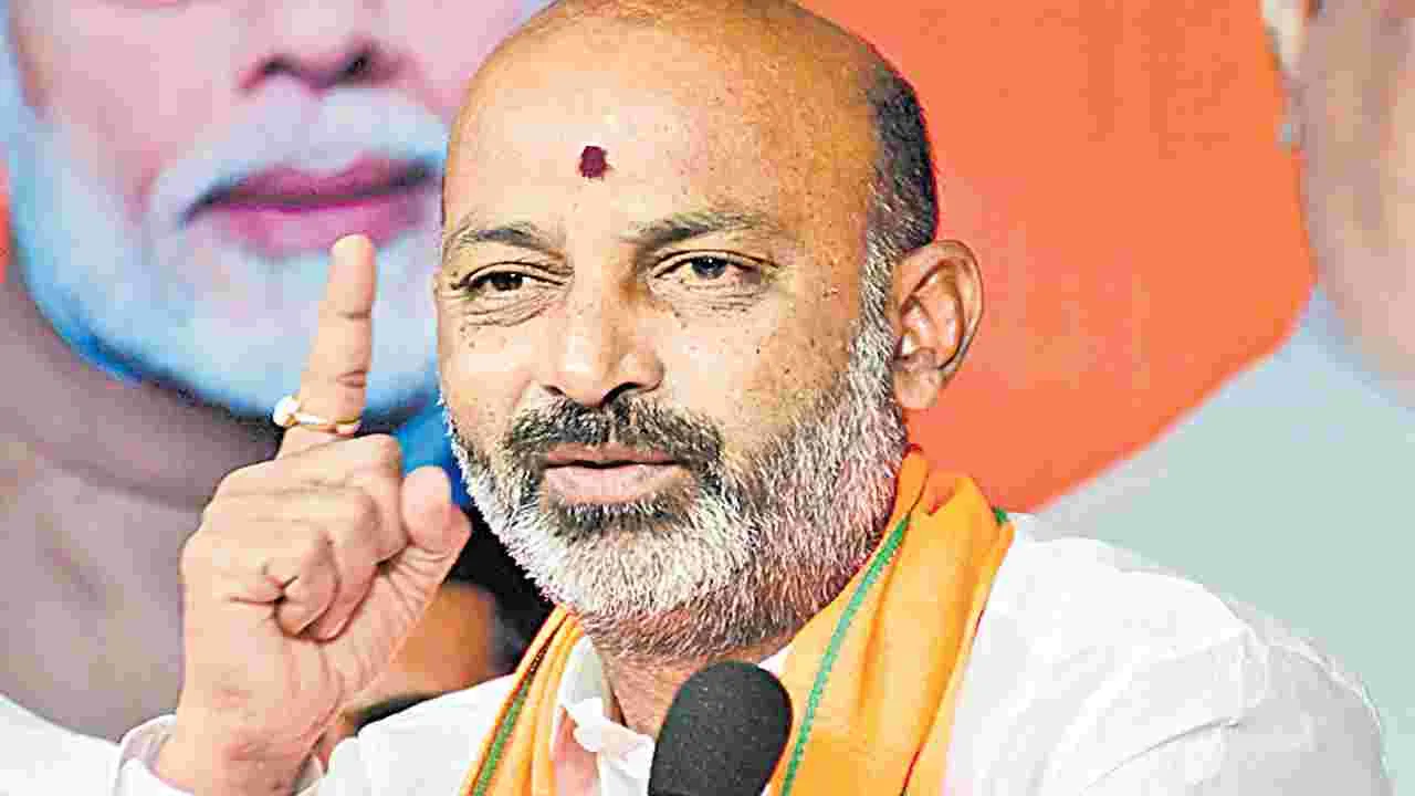 Bandi Sanjay: అక్బరుద్దీన్‌ కాలేజీకి నోటీసులు ఇవ్వరేం?