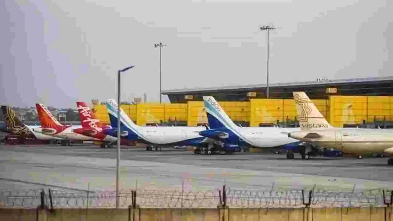 Flight Delays: శంషాబాద్‌ నుంచి పలు విమానాల రద్దు