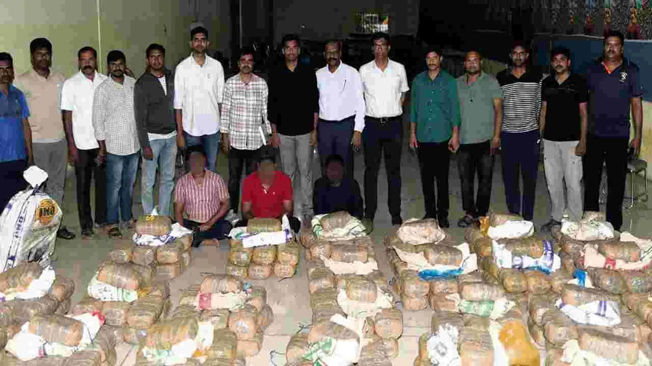 Ganja Smuggling: పండ్ల ట్రేల కింద.. రూ.5 కోట్ల గంజాయి