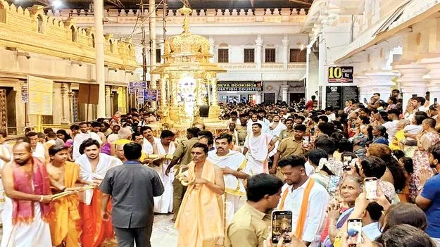  స్వర్ణ రథంపై ప్రహ్లాదరాయలు 