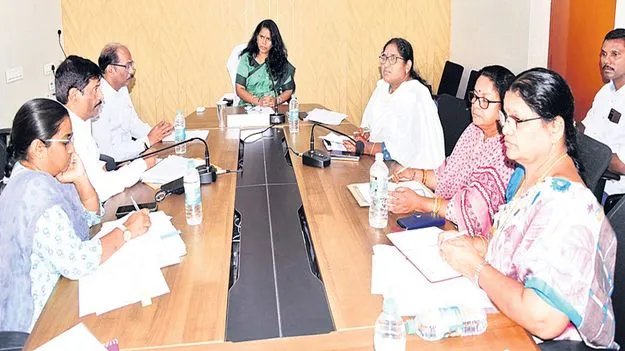 వయోజనులను అక్ష్యరాస్యులుగా చేయాలి