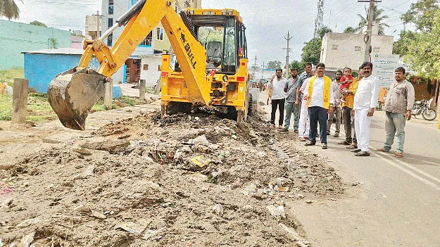 డ్రైనేజీ వ్యవస్థ రూపురేఖలు మారుస్తాం: ఎమ్మెల్యే 
