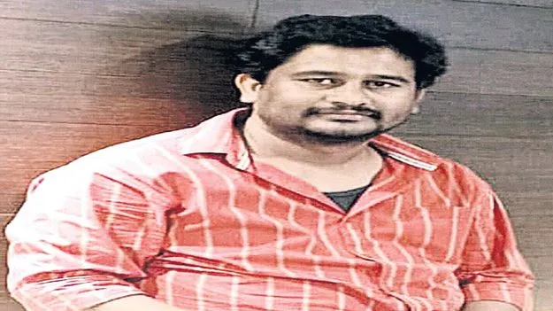 రోడ్డు ప్రమాదంలో యువకుడి మృతి