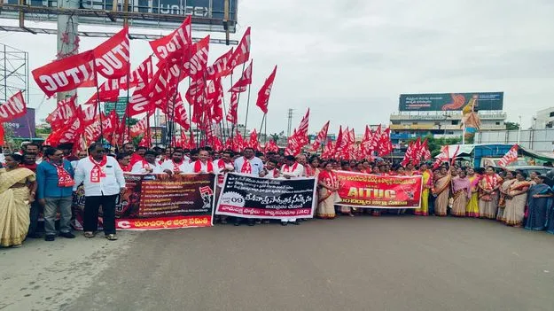 కార్మిక చట్టాలను కొనసాగించాలి 