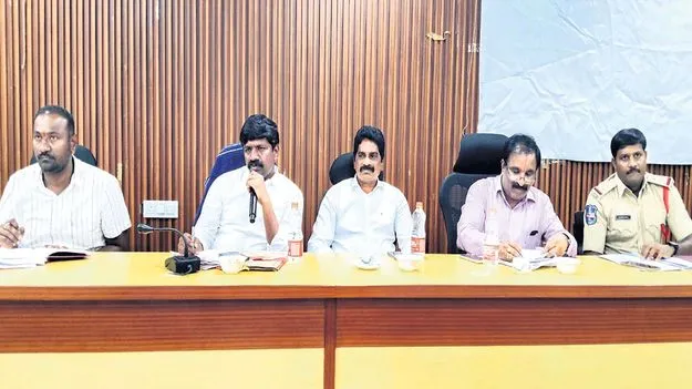 సమస్యలపై అధికారులు అధ్యయనం చేయాలి