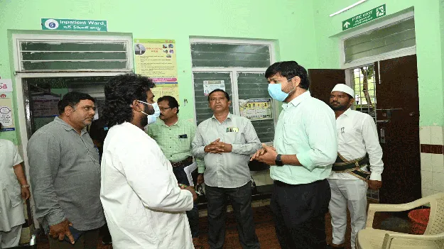 వైద్యసిబ్బంది సమయపాలన పాటించాలి