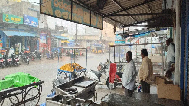 మధ్యాహ్నం ఎండ.. సాయంత్రం భారీ వర్షం