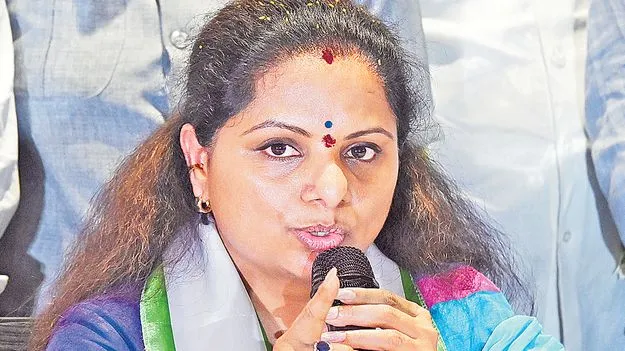 Kavitha: నాపై అనుచిత వ్యాఖ్యల వెనక పెద్ద నాయకుడు!