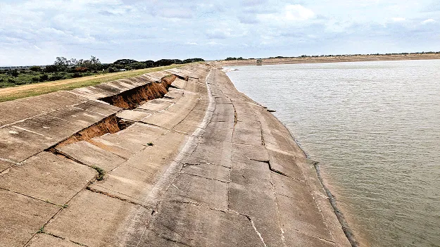 కుంగిన ఎస్‌ఎస్‌ ట్యాంకు పలకలు