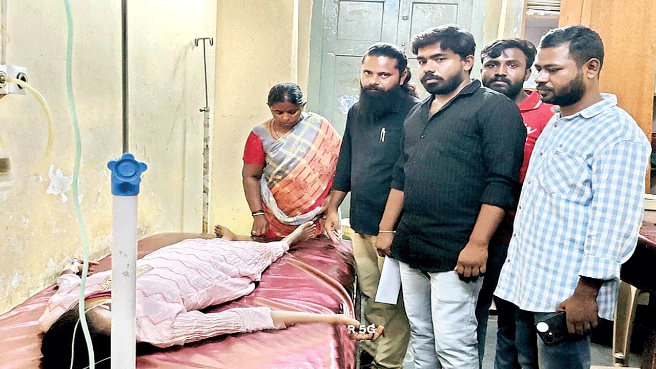 ఇద్దరు విద్యార్థినులకు అస్వస్థత