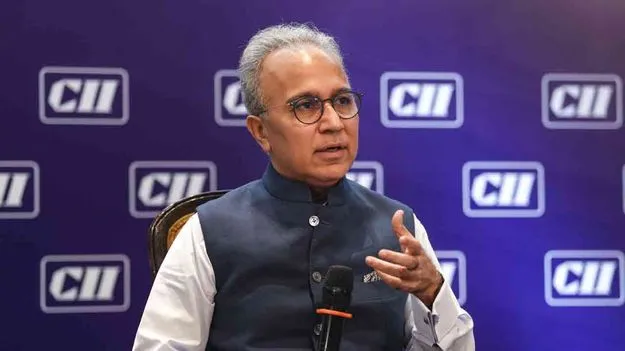 Three Tier GST: మూడంచెల జీ ఎస్ టీ రేట్లు వాంఛనీయం 