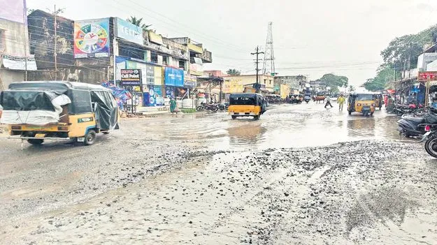 నత్తనడకన రోడ్ల పనులు