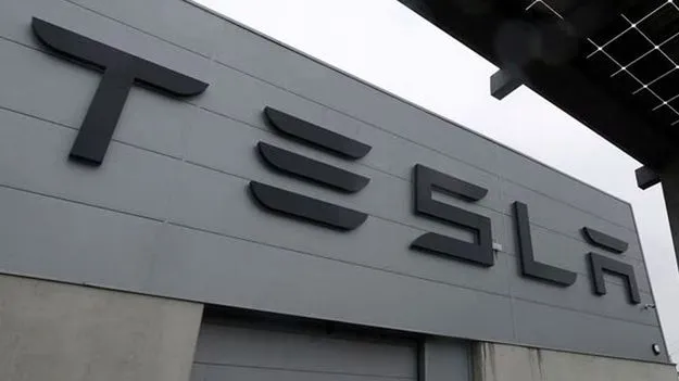 ముంబైలో టెస్లా భారీ గిడ్డంగి 