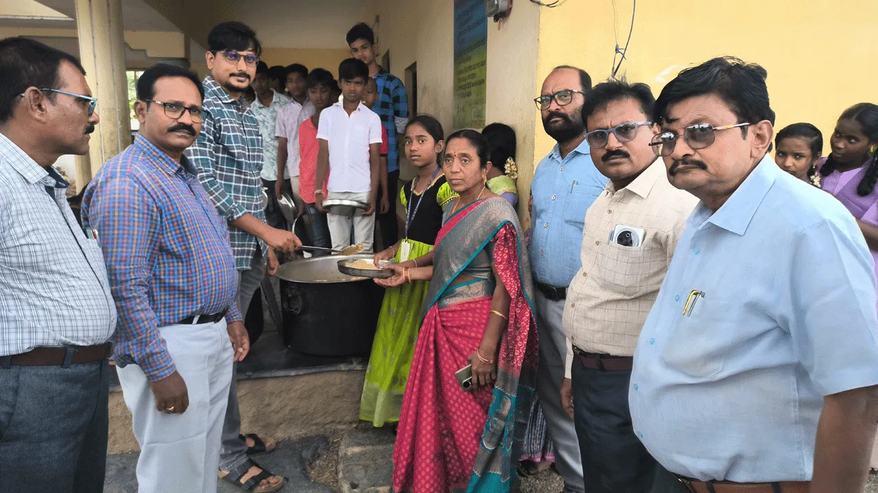 విద్యార్థులకు సన్నబియ్యంతో నాణ్యమైన భోజనం