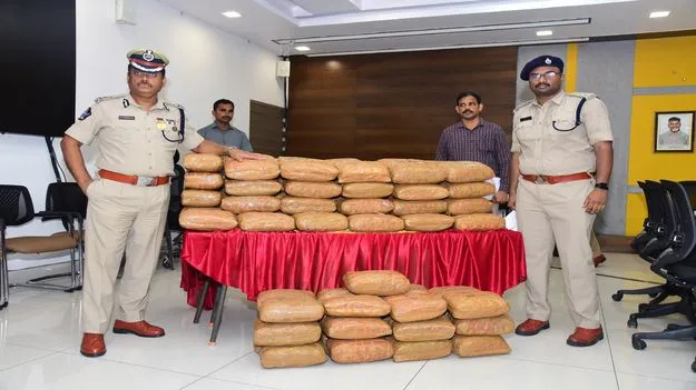 గంజాయితో దొరికారు