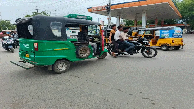 ఆటో డ్రైవర్ల తీరు మారదా..?