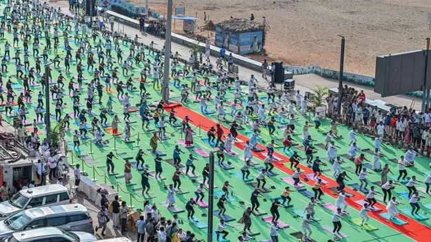 Visakhapatnam Yoga Event: గిన్నిస్‌ లక్ష్యంగా విశాఖలో యోగా వేడుకలు
