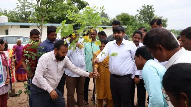 వన మహోత్సవం లక్ష్యాలను చేరుకోవాలి