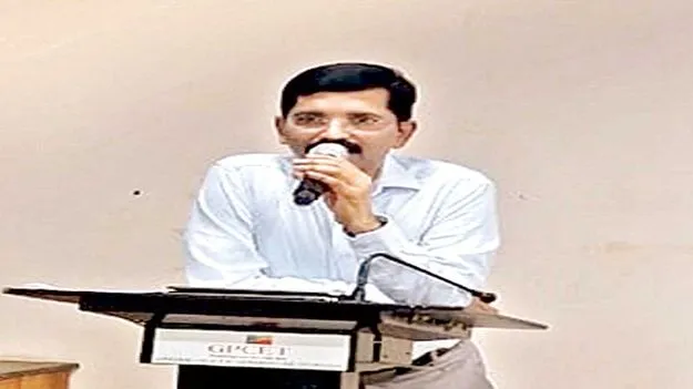 విద్యార్థుల సామర్థ్యాలను పరీక్షించాలి: డీఈవో