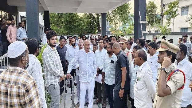 ఆస్పత్రి నిర్మాణ పనుల వేగం పెంచాలి