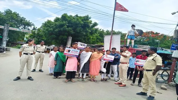 ట్రాఫిక్‌ నియమాలను తప్పక పాటించాలి