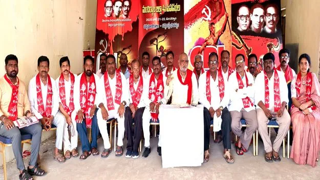 కాంగ్రెస్‌ ఇచ్చిన హామీలను అమలు చేయాలి 