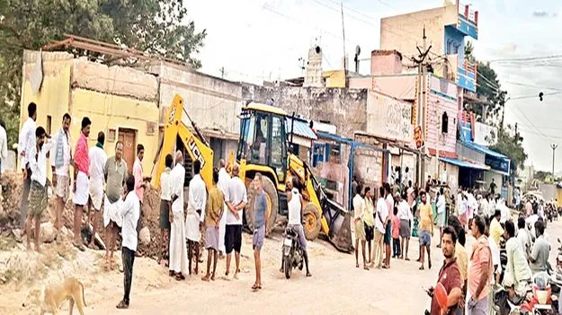 కాలువల కబ్జాపై జిల్లా యంత్రాంగం కన్నెర్ర