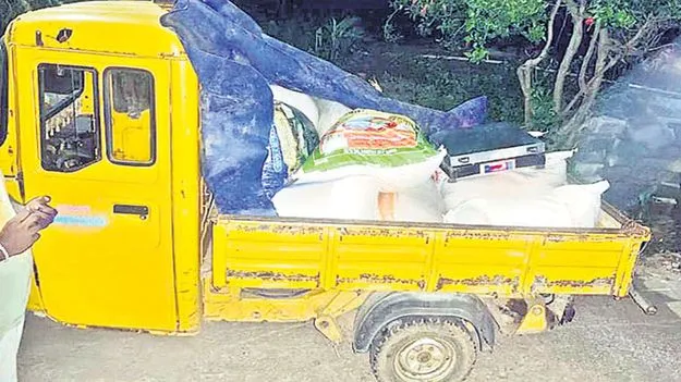 700 కిలోల రేషన్‌ బియ్యం సీజ్‌