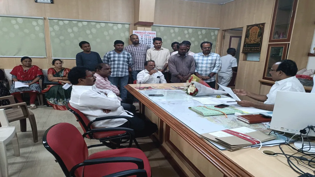 పదోన్నతుల తర్వాతే  బదిలీలు చేపట్టండి