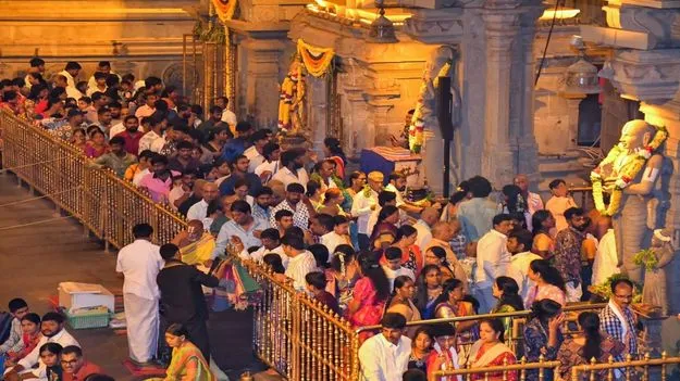Yadagirigutta: యాదగిరిగుట్టకు పోటెత్తిన భక్తులు