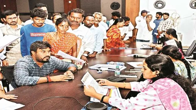 దరఖాస్తులను గడువు లోపు పరిష్కరించాలి: జేసీ 