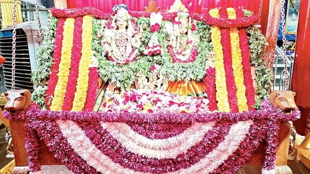 భ్రమరాంబ దేవికి ఊయల సేవ