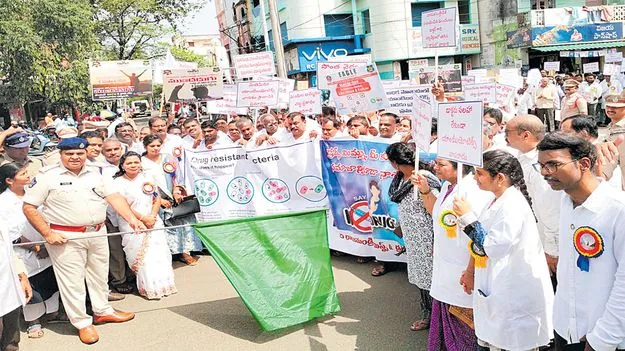 డ్రగ్స్‌కు దూరంగా ఉండాలి