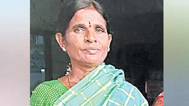 Warangal: బ్యాంకు ఖాతాలోని డబ్బులివ్వలేదని తల్లిపై పెట్రోల్‌ పోసి నిప్పు