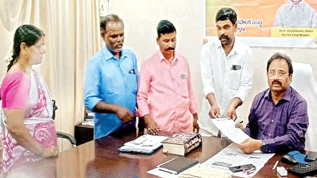 సమస్యల పరిష్కారంలో జాప్యం వద్దు: కమిషనర్‌ 