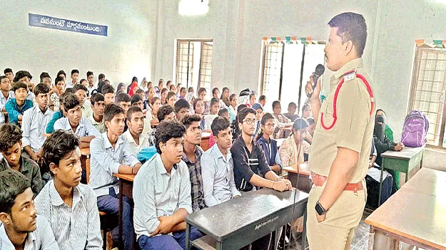 యువత డ్రగ్స్‌కు దూరంగా ఉండాలి