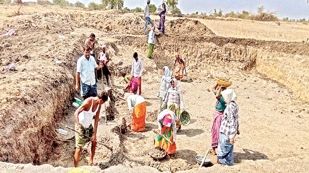 ఉపాధి అవినీతికి చెక్‌!