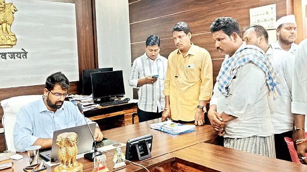 అర్జీలు త్వరగా పరిష్కరించండి