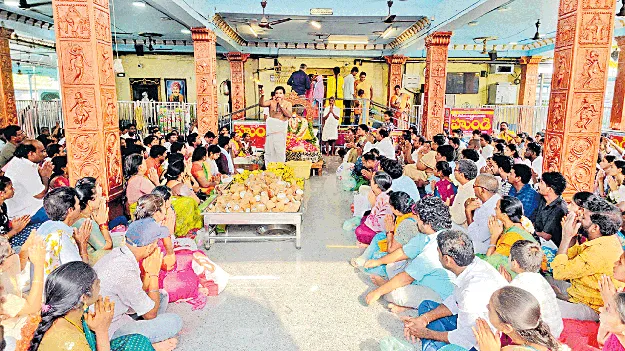 వాడపల్లి వెంకన్న ఆదాయం రూ.5.02 లక్షలు