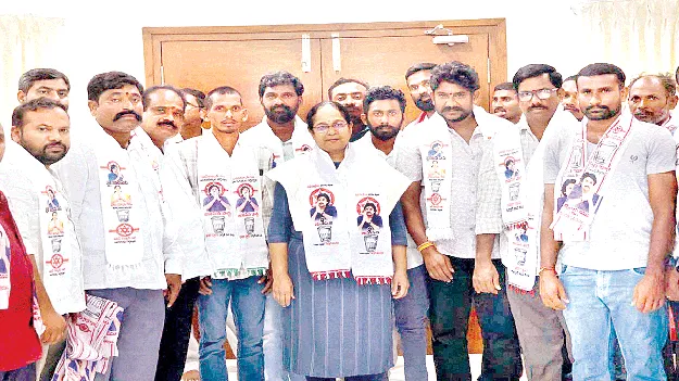 50 కుటుంబాలు జనసేనలో చేరిక
