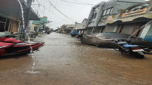 దంచి కొట్టిన వాన