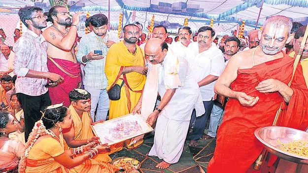 108 ఆదివాసీ జంటలకు సామూహిక వివాహం